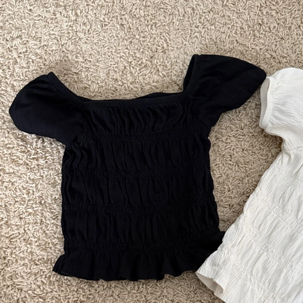 Bundle of 2 girls smocked puff sleeve top black and cream size 8